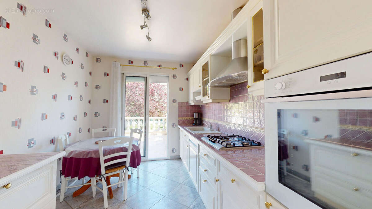 Maison à LES CLAYES-SOUS-BOIS