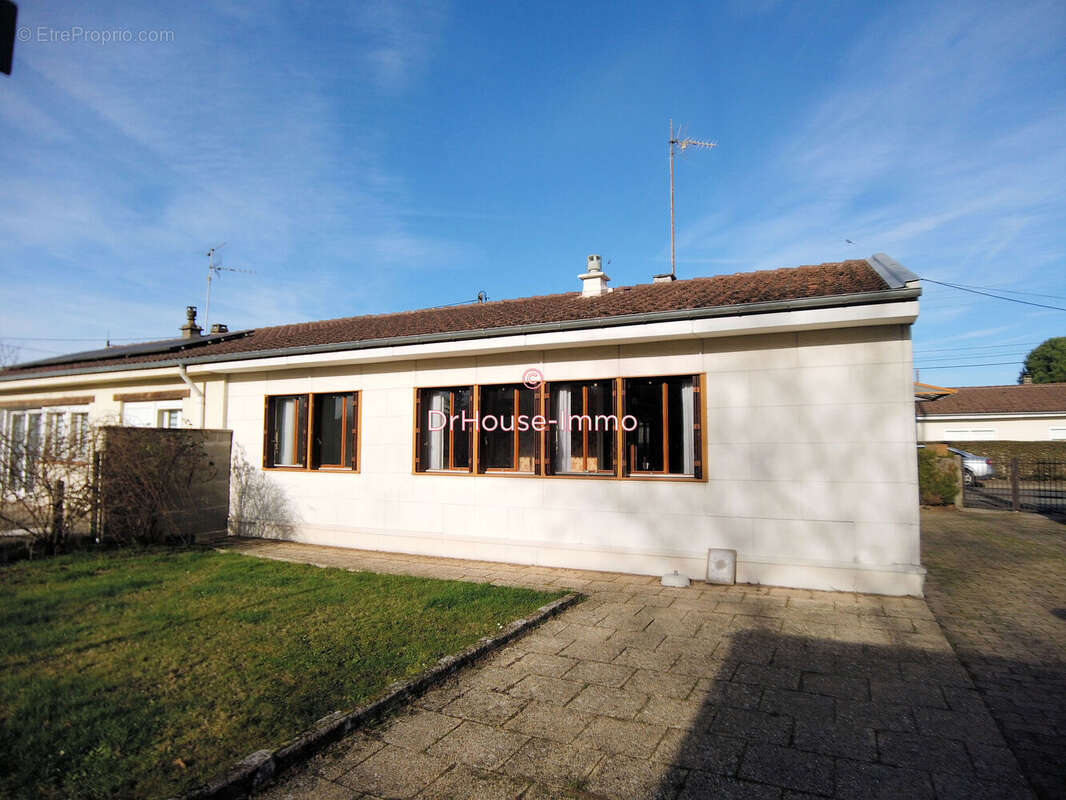 Maison à SAINT-JEAN-DE-BRAYE