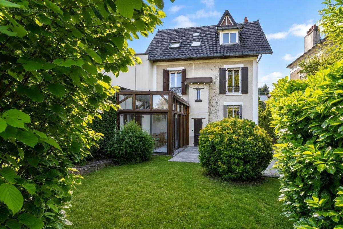 Maison de 7 pièces de 140 m² à Eaubonne - photo 10