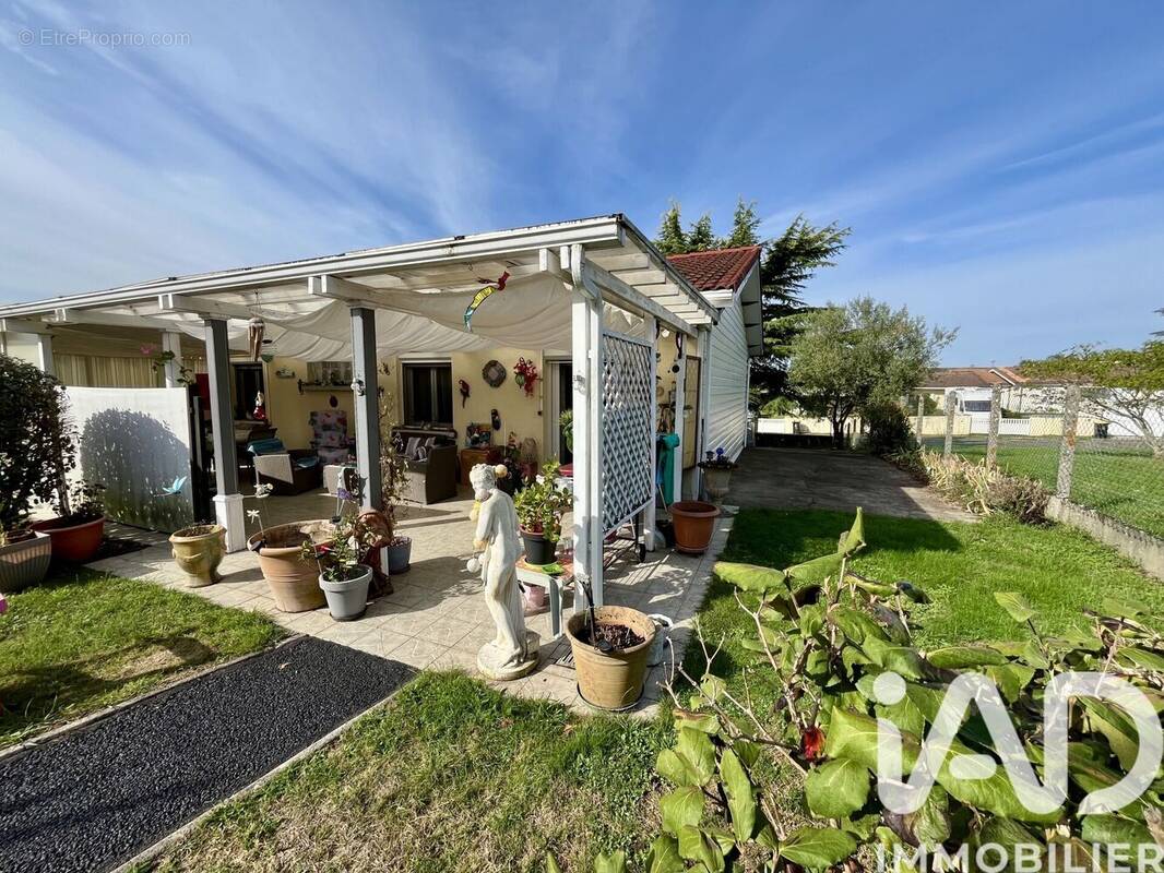 Photo 1 - Maison à SAINT-CAPRAIS-DE-BORDEAUX