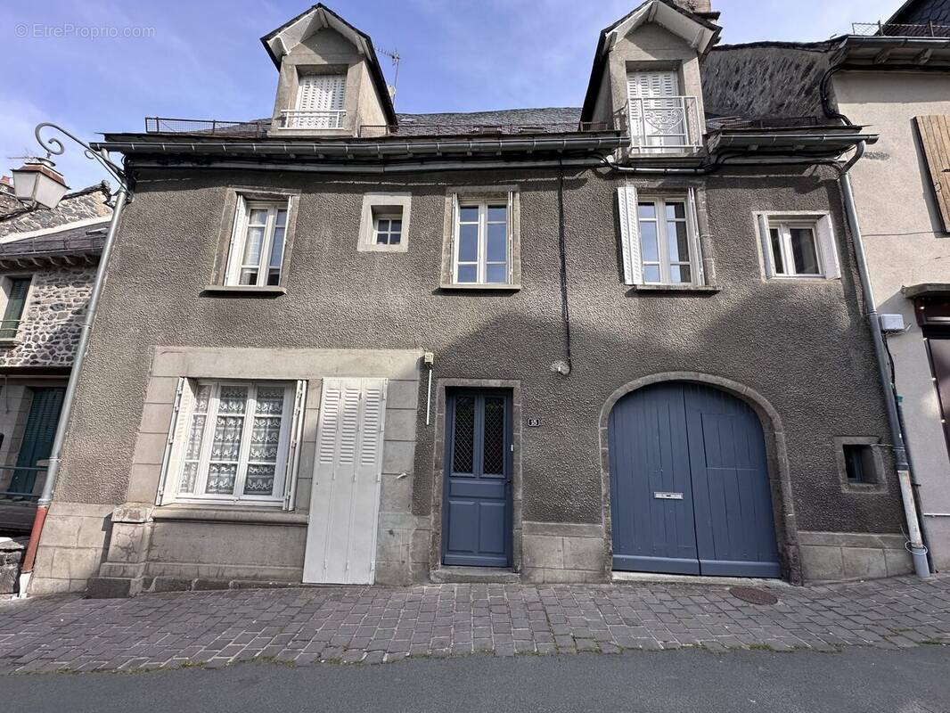 Appartement à SALERS