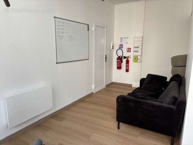 Rez-de-chaussée commercial de 70m² - photo 3