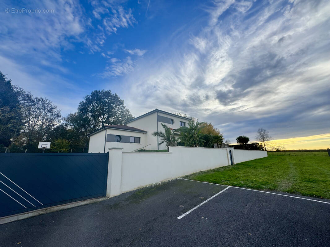 Maison à VERNEUIL-SUR-VIENNE