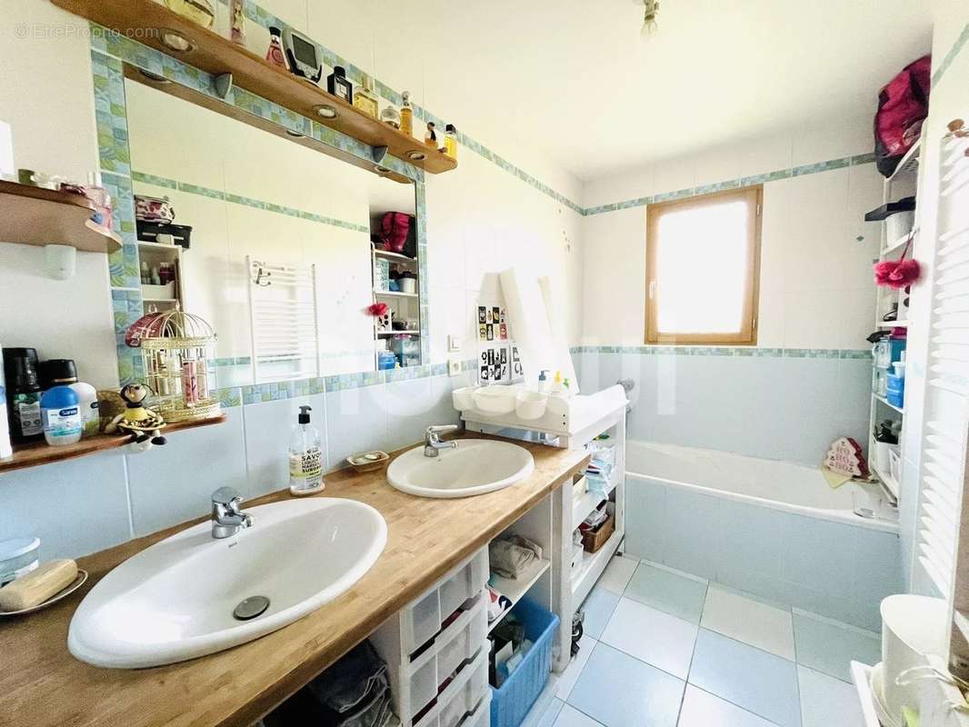 Maison à SAINT-AGOULIN