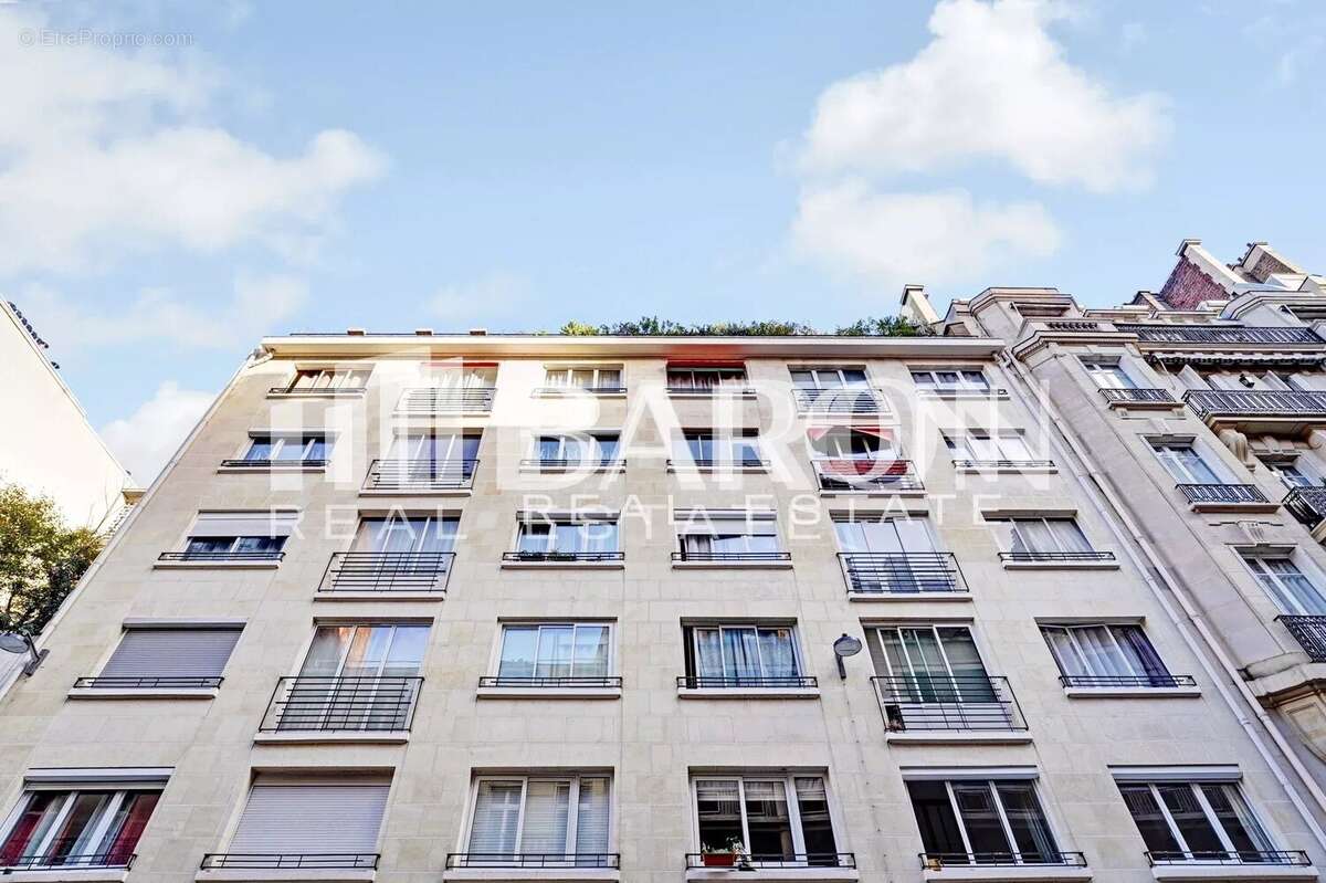 Appartement à PARIS-16E