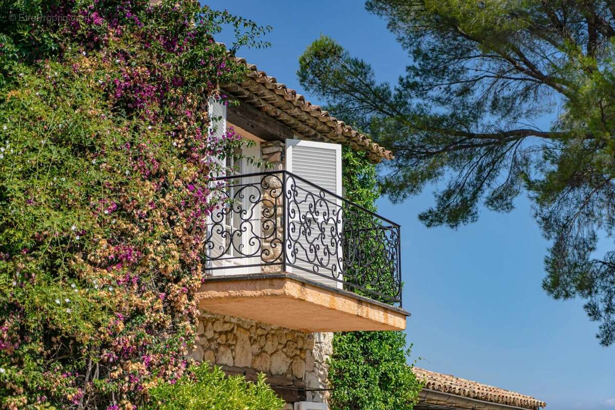 Maison à ROQUEFORT-LES-PINS