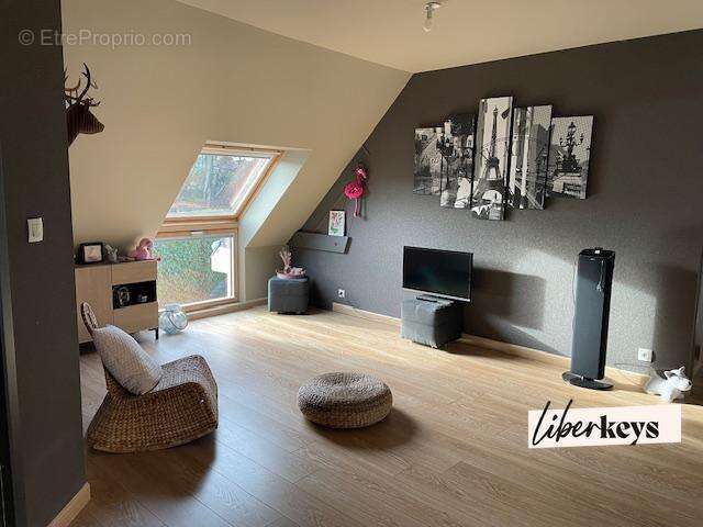 Maison à MONTREUIL-JUIGNE