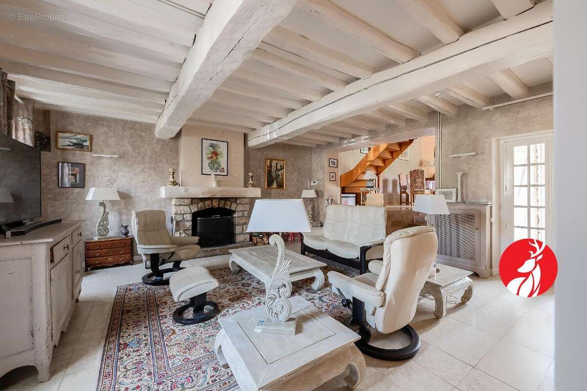 Maison à MONTCOURT-FROMONVILLE