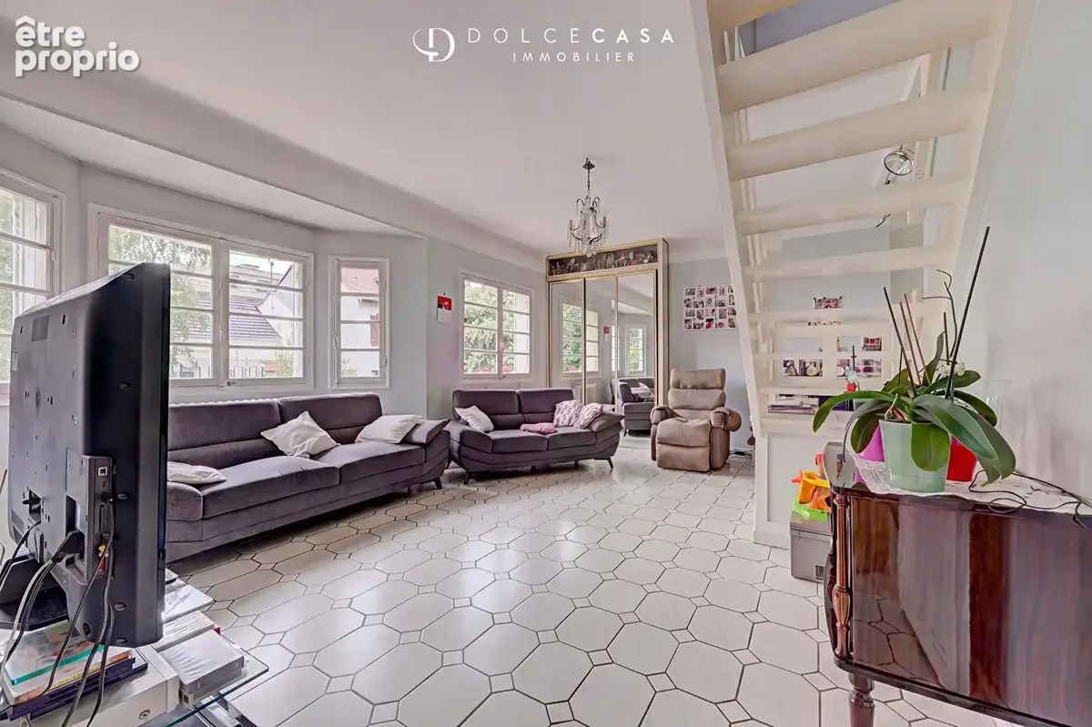 Maison familiale .Quartier Foch .Terrain 1 260 m² . 3 chambres . Sous-sol total - photo 4