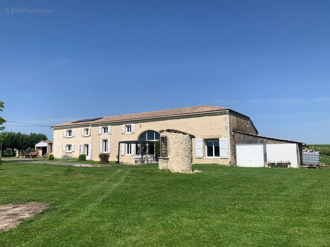 Maison à CAZAUGITAT