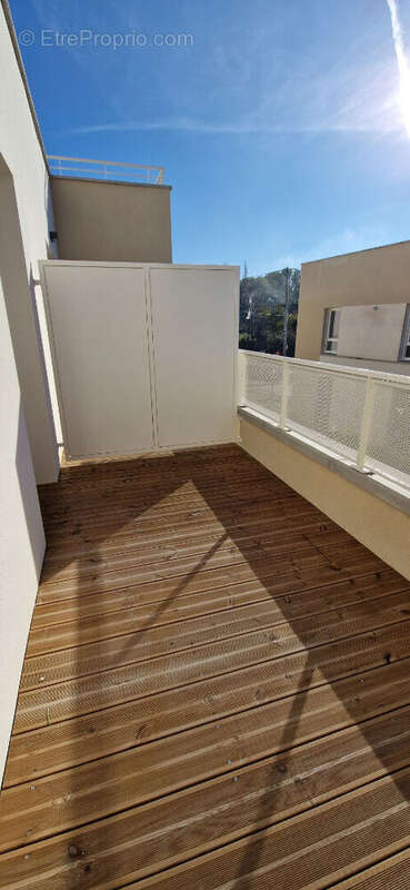 Appartement à PINS-JUSTARET