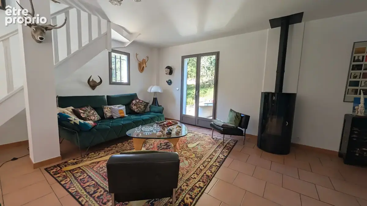 PEYROLLES EN PCE - Villa T6 de 162 m² sur 9511 m² de terrain - photo 2