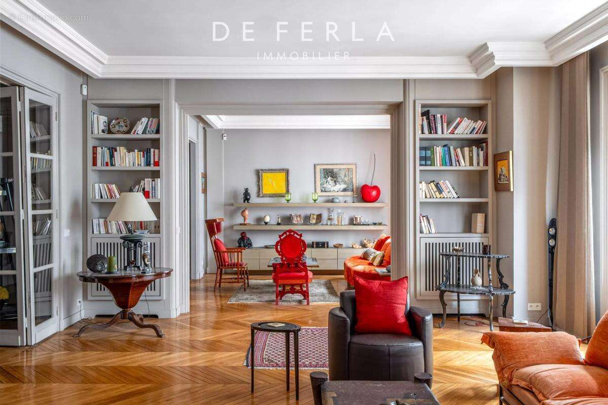 Appartement à PARIS-16E