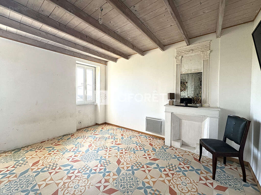 Maison Saint Just Luzac 5 pièces - photo 9