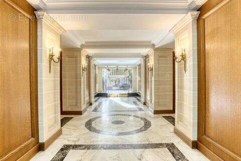 Appartement à NEUILLY-SUR-SEINE