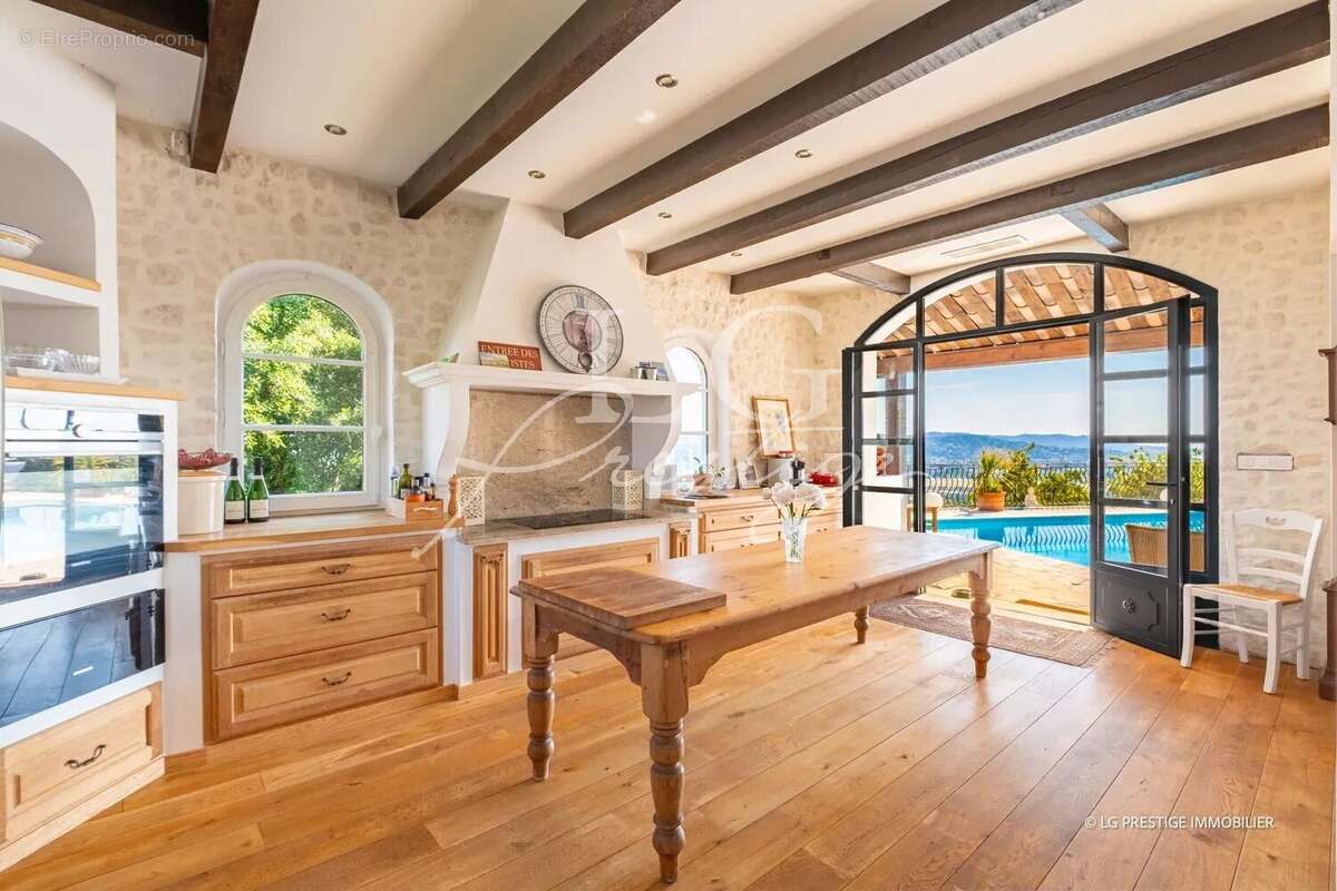 Maison à MANDELIEU-LA-NAPOULE