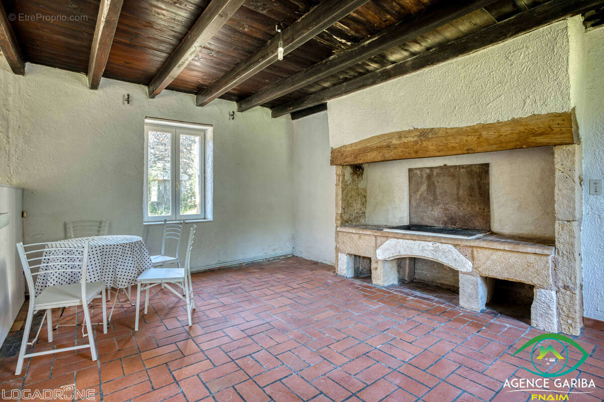 Maison à BLANQUEFORT-SUR-BRIOLANCE