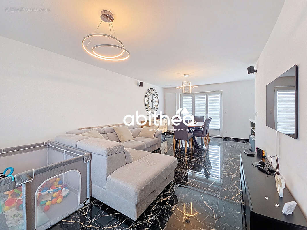 Maison à COURRIERES