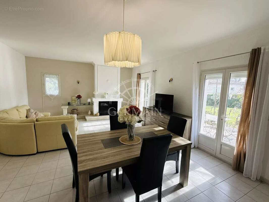 Maison à L'ISLE-SUR-LA-SORGUE