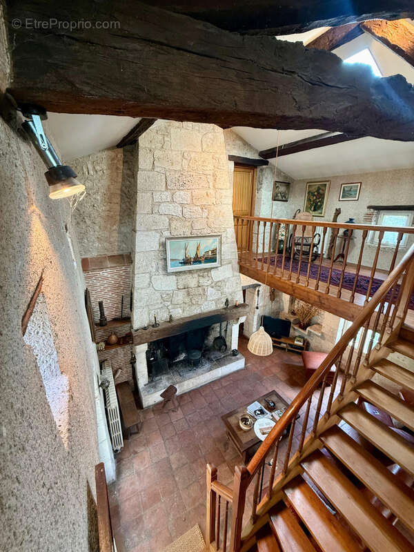 Maison à SAINT-MARTIN-DE-BEAUVILLE