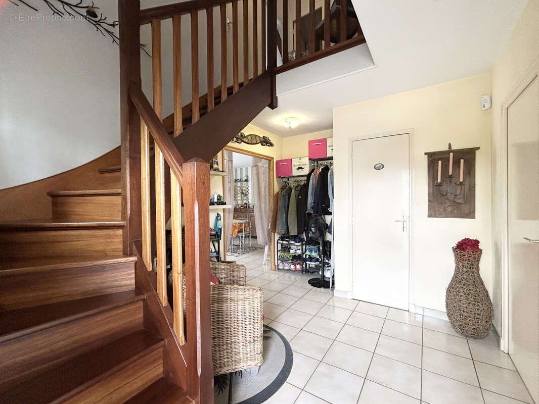 Maison à SAINT-PANTALEON-DE-LARCHE