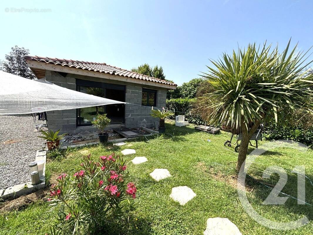 Maison à CAMPAGNE-SUR-ARIZE