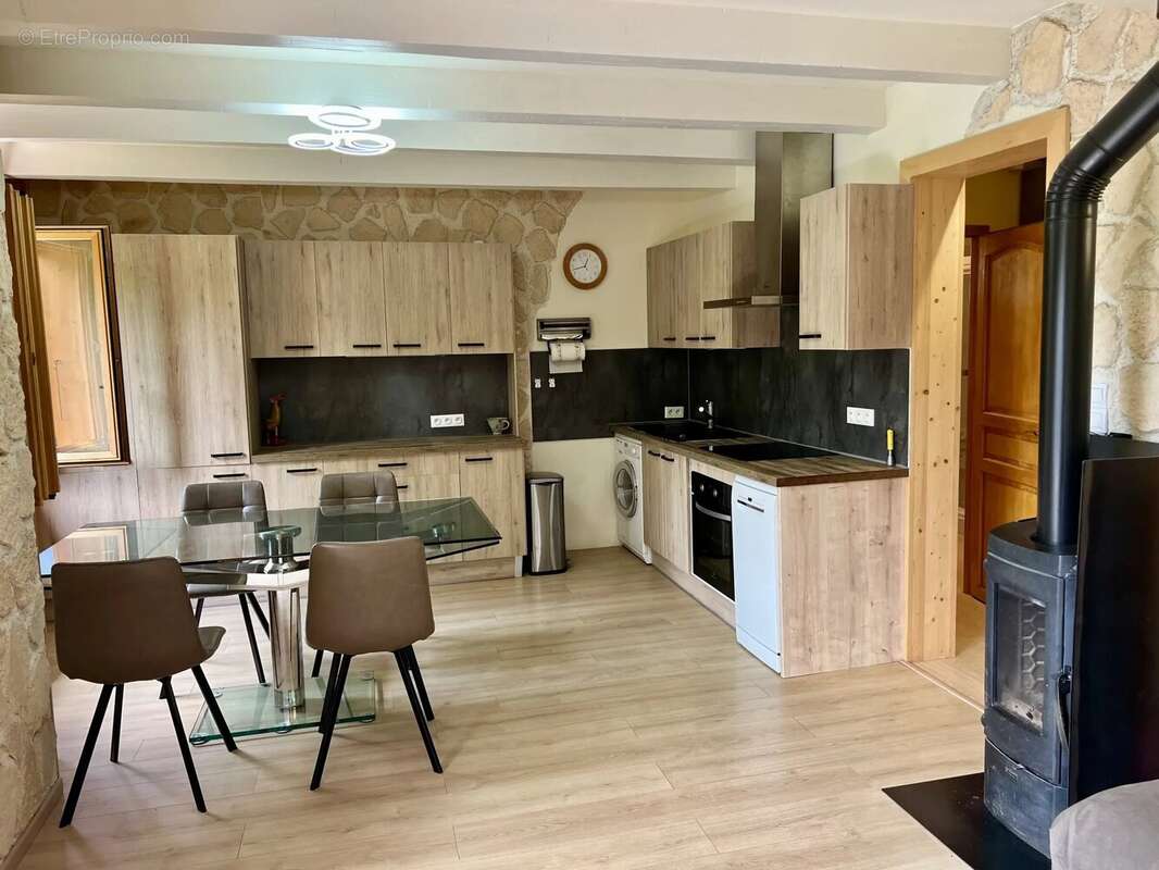 Chalet rénové en deux appartements - photo 3