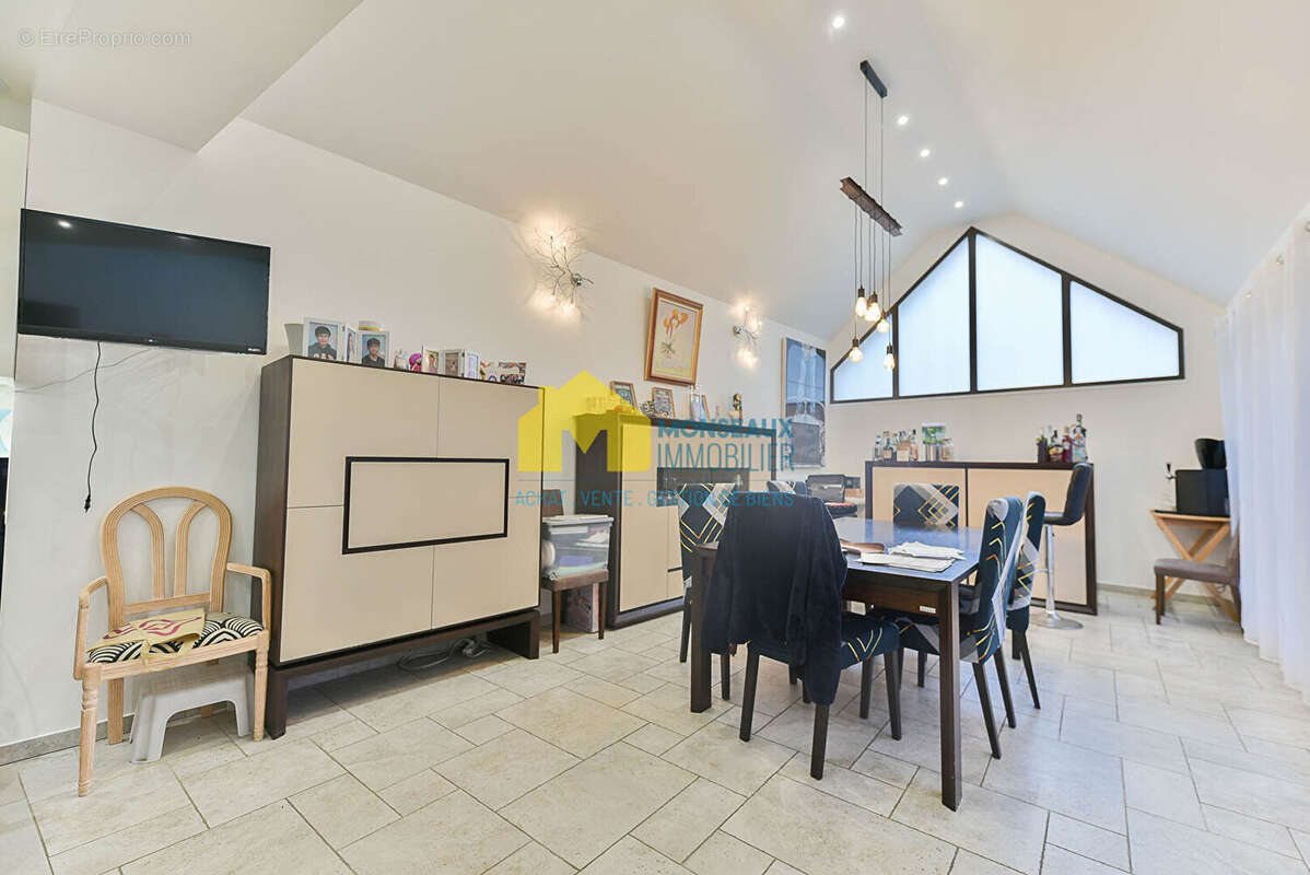 Maison à LINAS