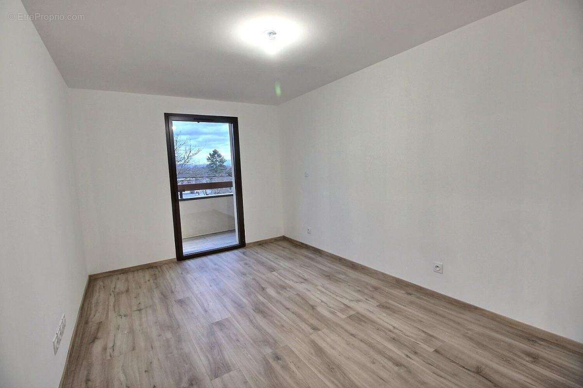 Appartement à MORESTEL