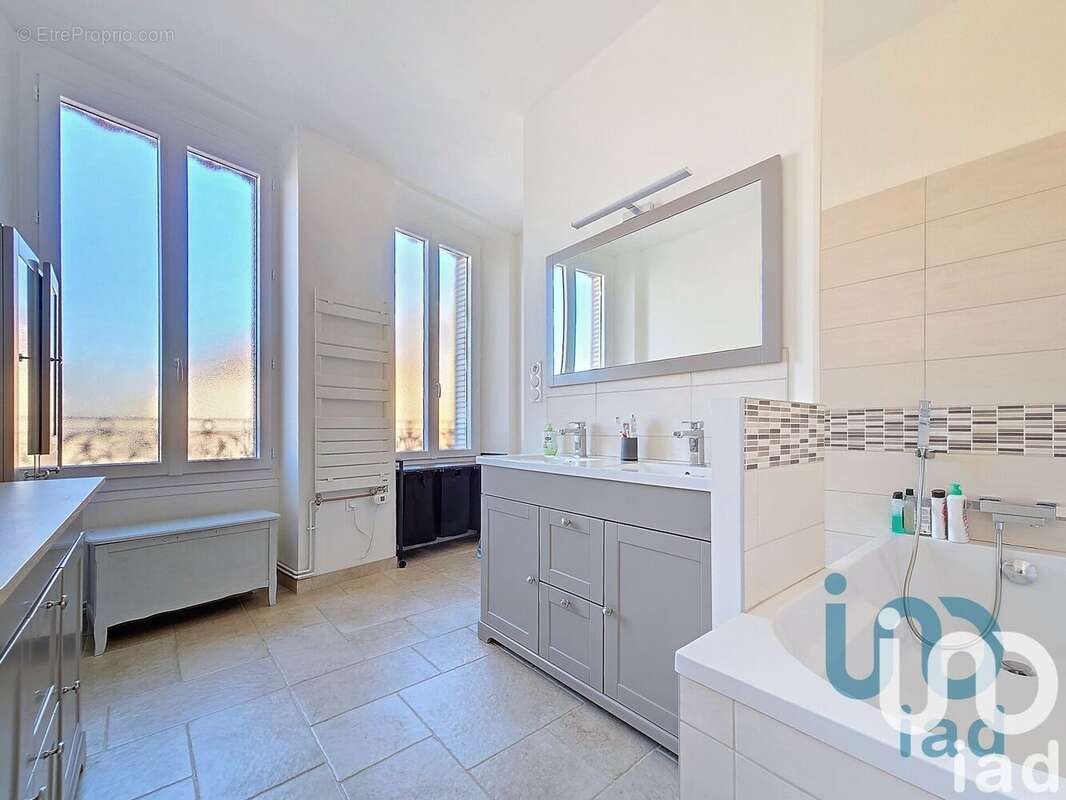 Photo 8 - Maison à ROMILLY-SUR-SEINE