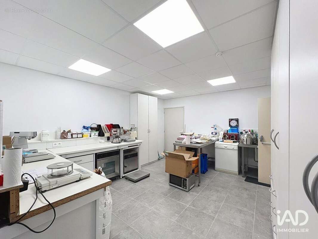 Photo 7 - Commerce à MOISSY-CRAMAYEL