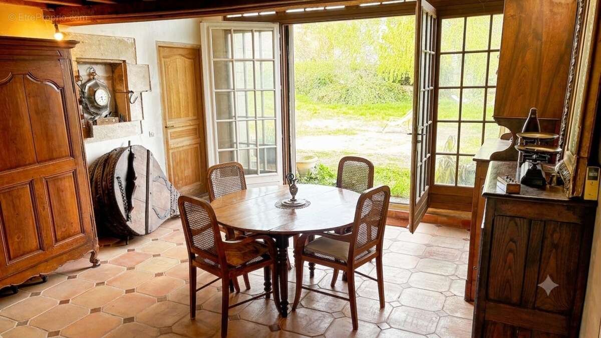 Maison 267 m² à Crux-La-Ville  - photo 7