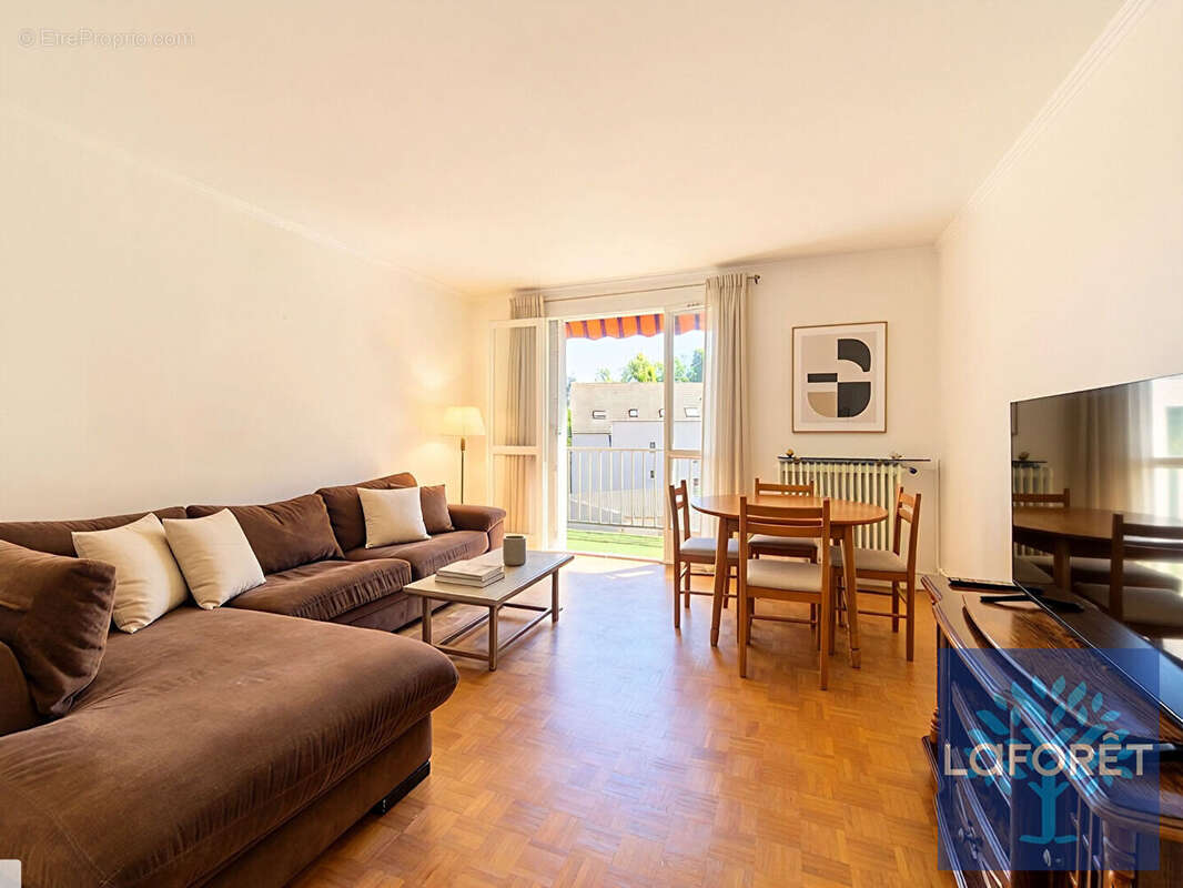 Appartement 3 pièces lumineux avec balcon, garage et cave en centre-ville de Étampes - photo 2