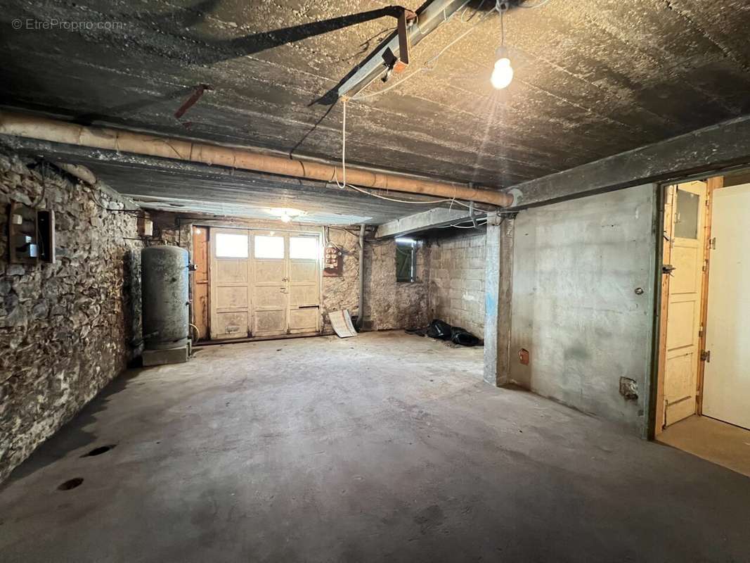 Maison à BEAULIEU-SOUS-LA-ROCHE