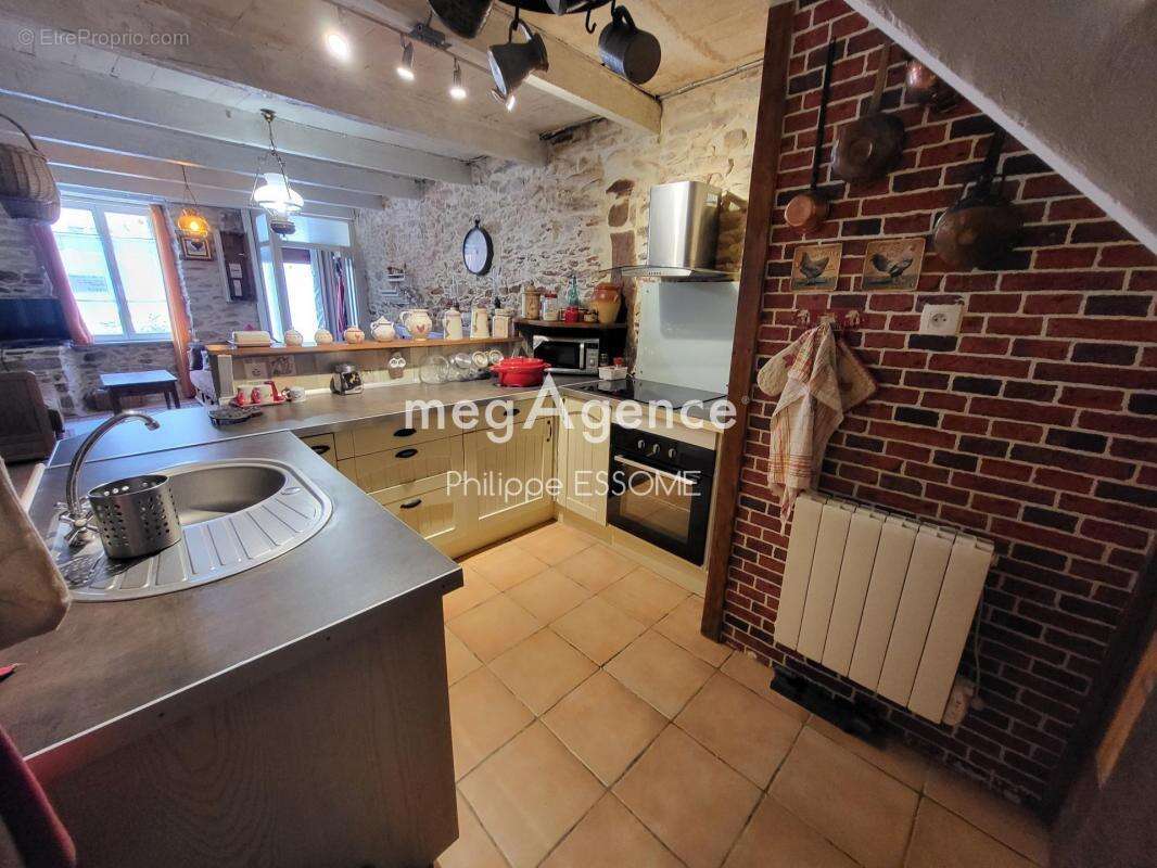 Maison à SAINT-PIERRE-DE-TRIVISY