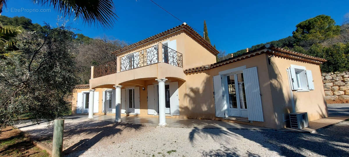 Nouveaute neoprovencale 5 p -157 m2 sur 1500 m2 de terrain- - photo 4