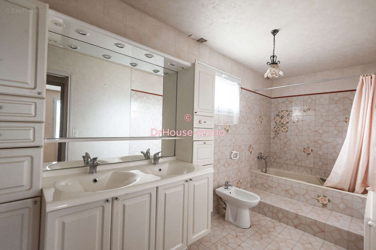 Maison à NEUVILLE-DE-POITOU