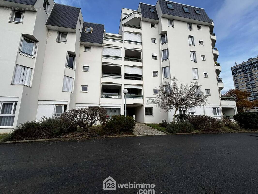 Appartement au 3ème étage avec ascenseur, - Appartement à CHATELLERAULT