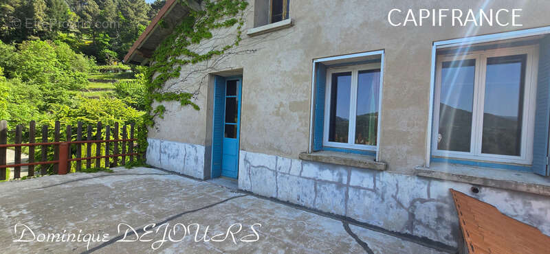 Maison à SAINT-SAUVEUR-DE-MONTAGUT