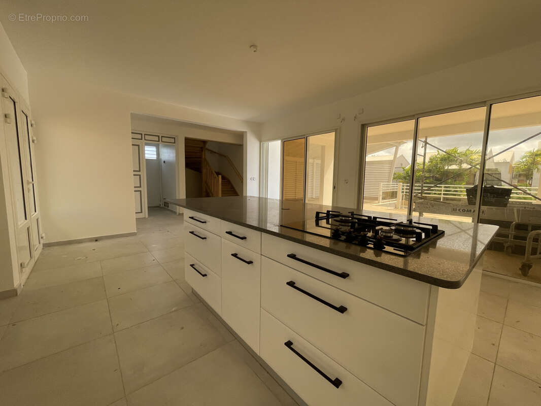 Maison à LES ABYMES