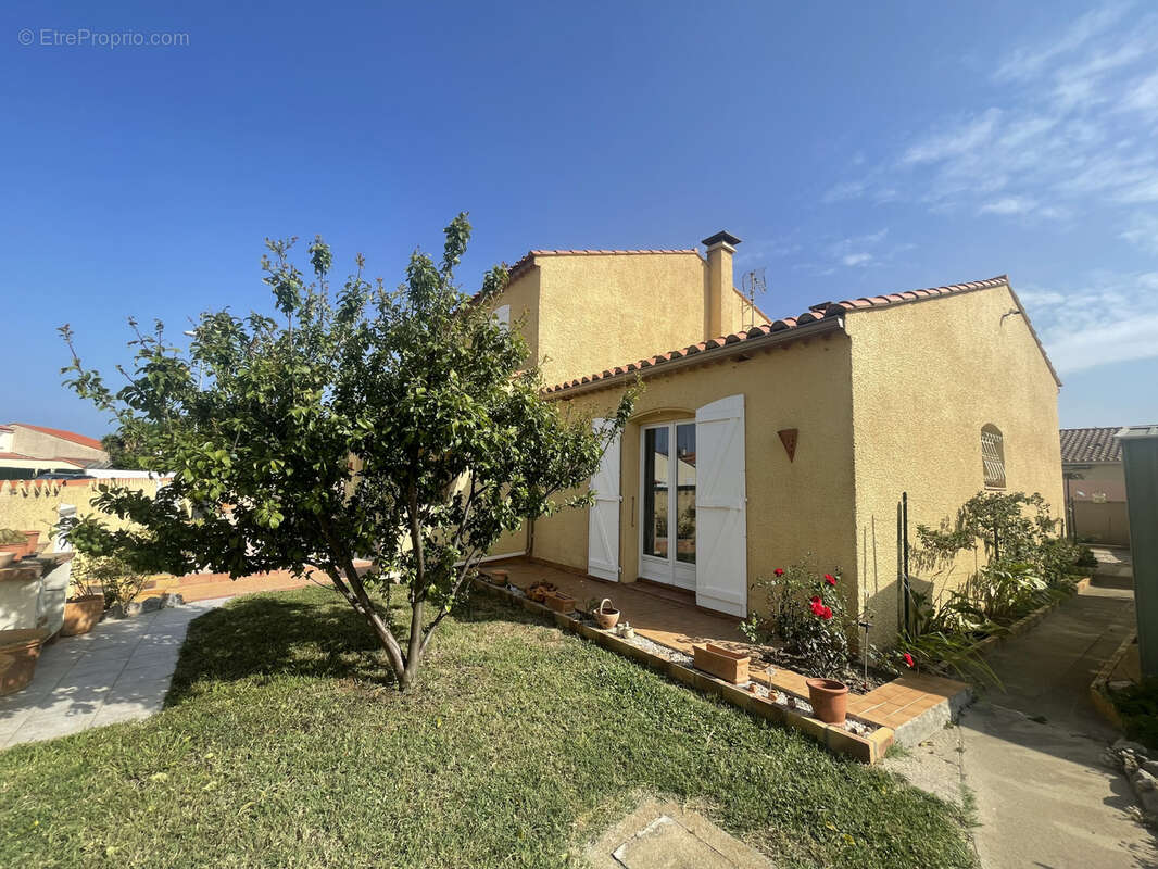 Maison à SAINT-LAURENT-DE-LA-SALANQUE