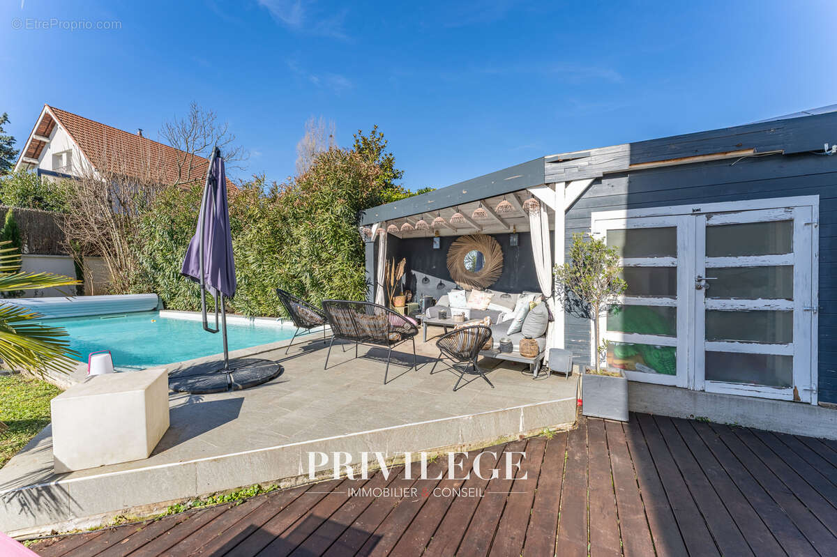 Maison à CHAMPAGNE-AU-MONT-D'OR