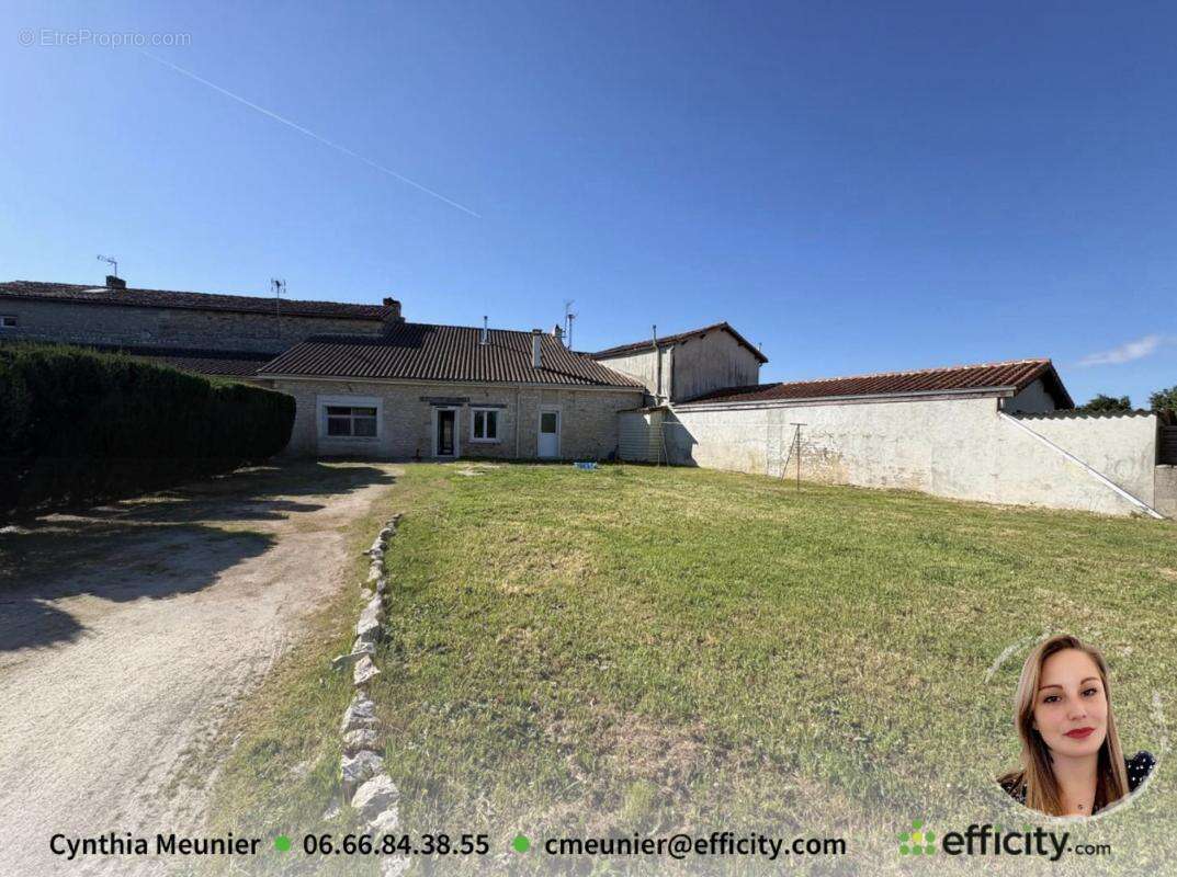 Maison à SALLES-DE-VILLEFAGNAN