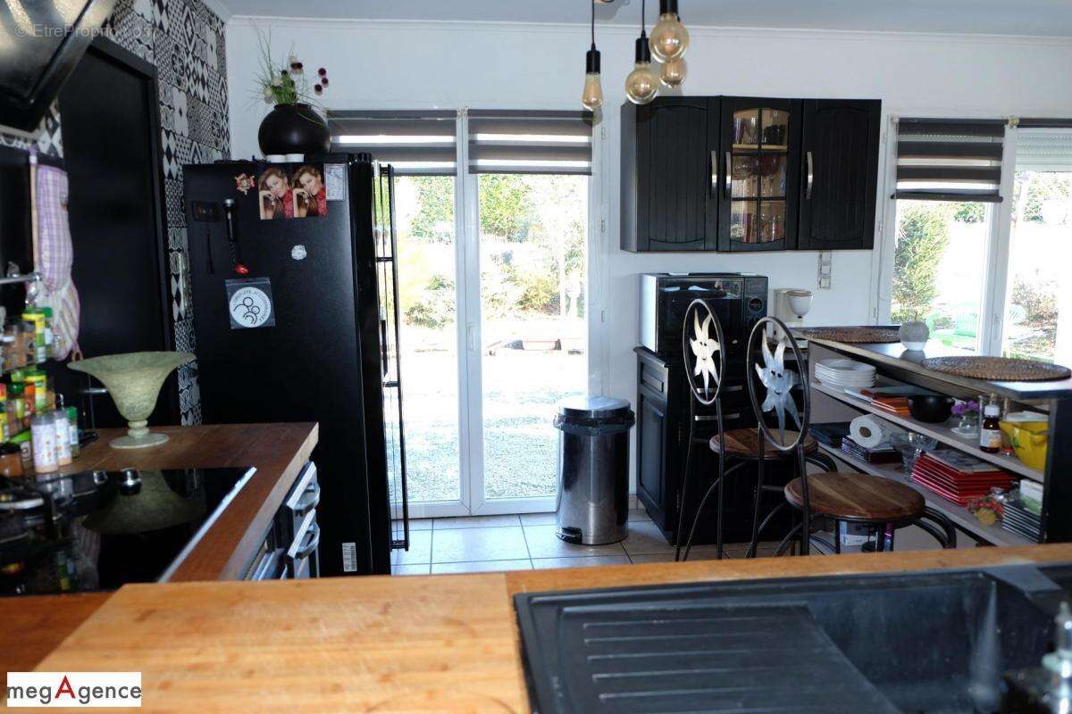 Maison à SAINT-GERMAIN-LES-VERGNES