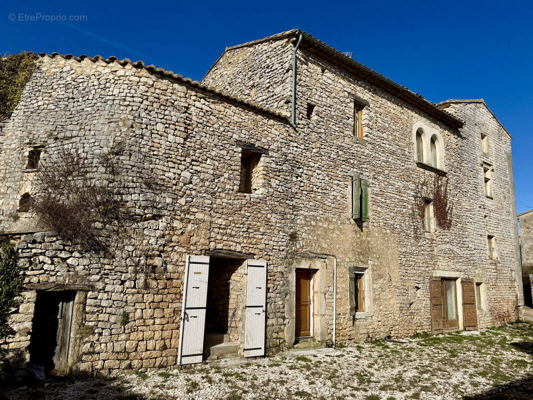 Dickjan POPPEMA d' eXp France vous propose un appartement T5 dans un ancien château - Appartement à SAINT-CHRISTOL