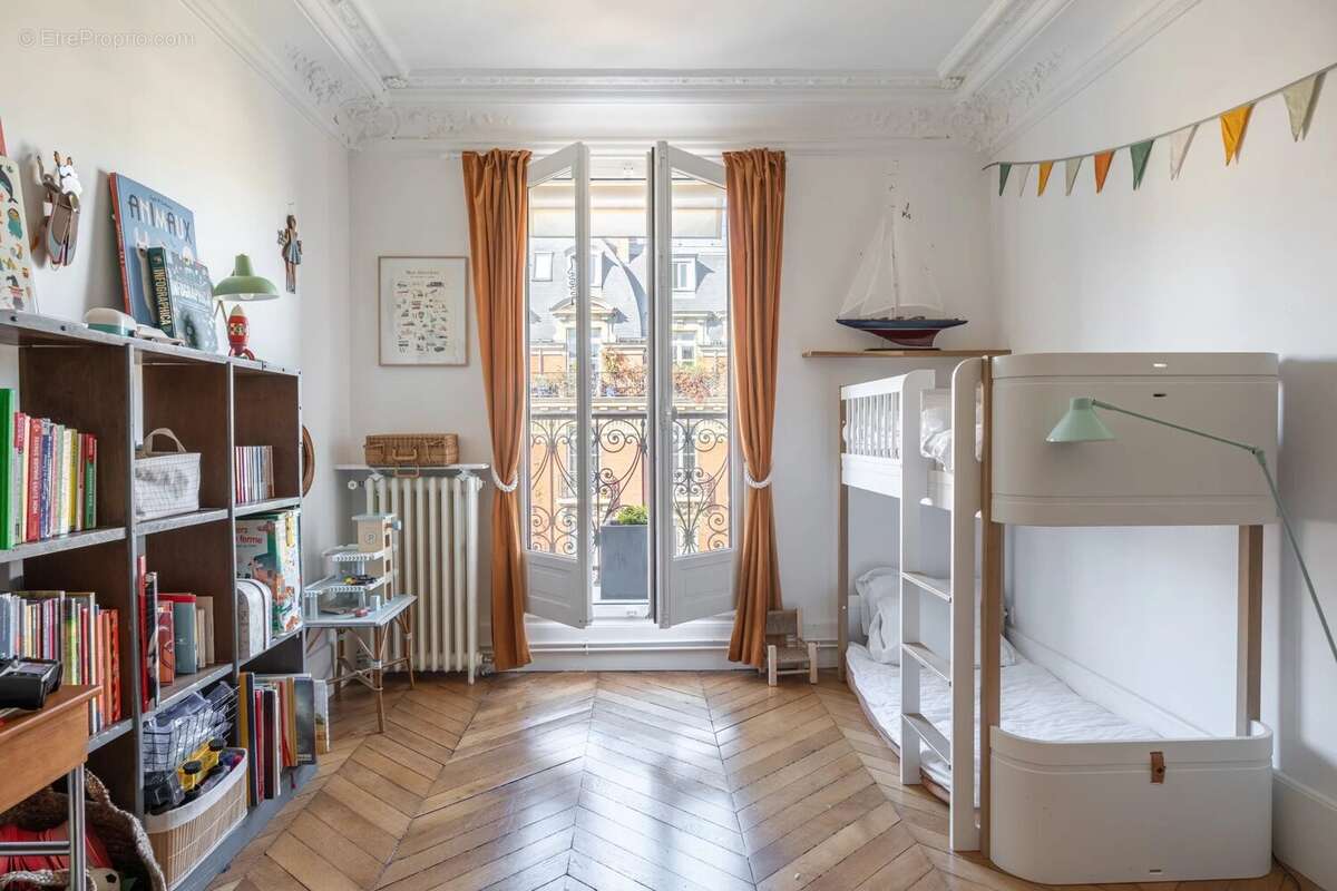 Appartement à PARIS-7E