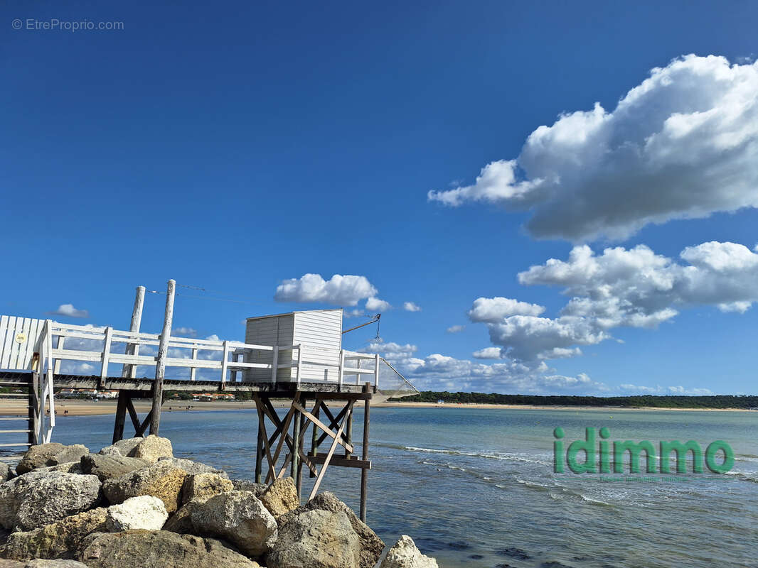 Magnifique maison de 220 m2,dans un lieu recherche, avec piscine sur un terrain de 610 m2. proche de royan. - photo 2