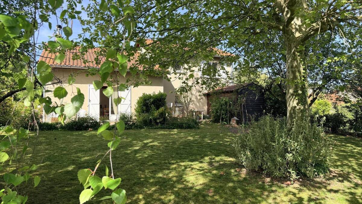 Photo 1 - Maison à LA TOUR-DE-SALVAGNY