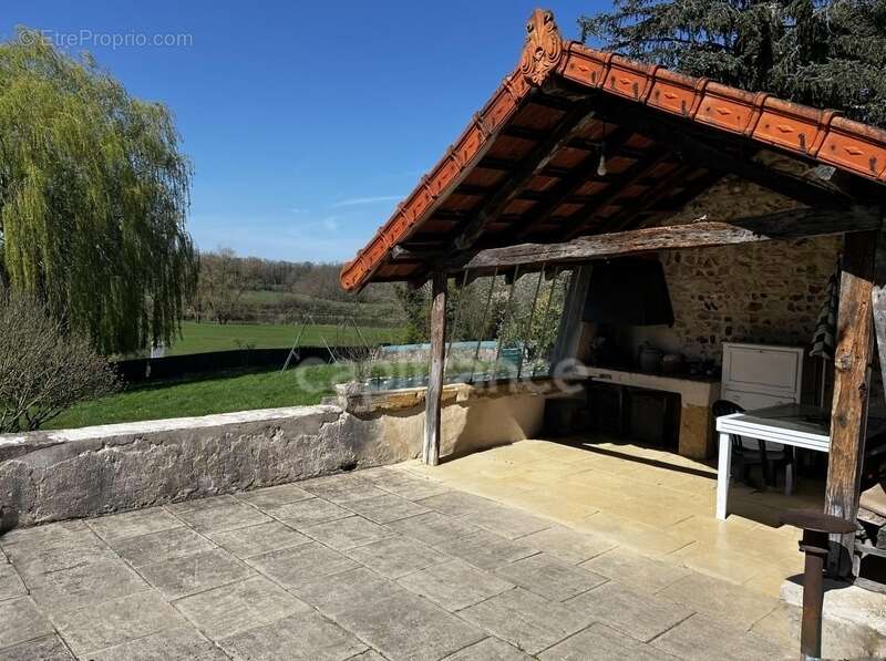 Saint-Pierre-la-Noaille (42)Grande maison de caractère de 217 m² habitables  et un potentiel d'aménagement jusqu'à 475 m² sur 3  - photo 6