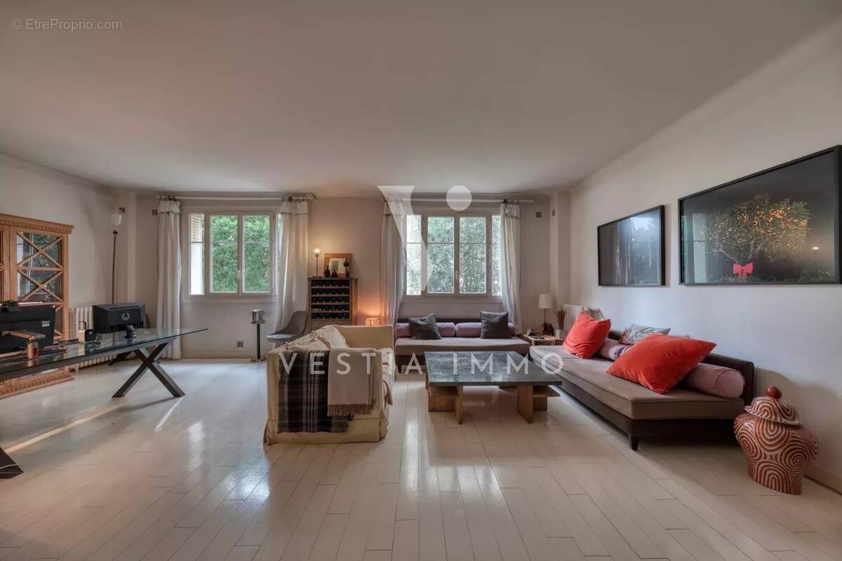 Appartement à LA GARENNE-COLOMBES